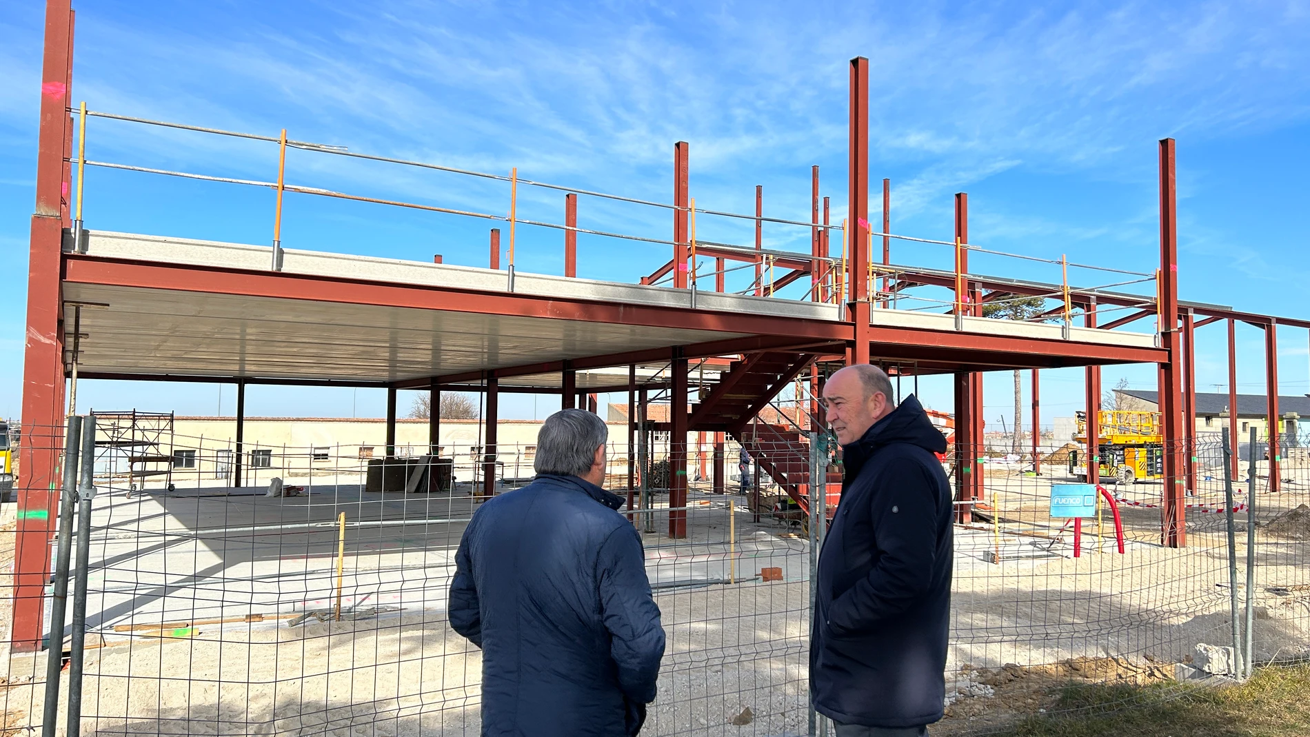 Miguel Ángel de Vicente visita las obras del parque de bomberos de Quitapesares