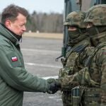 Mariusz Błaszczak, Viceprimer Ministro, Ministro de Defensa Nacional de Polonia, durante la formación de operadores y tripulaciones del sistema "Mała Narew"