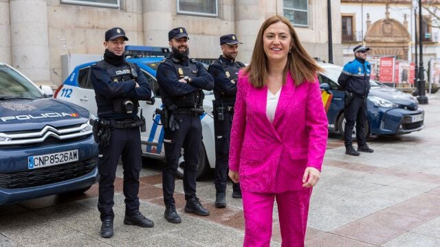 Virginia Barcones, delegada del Gobierno, antes de la entrega de las Medallas al Mérito, en Soria