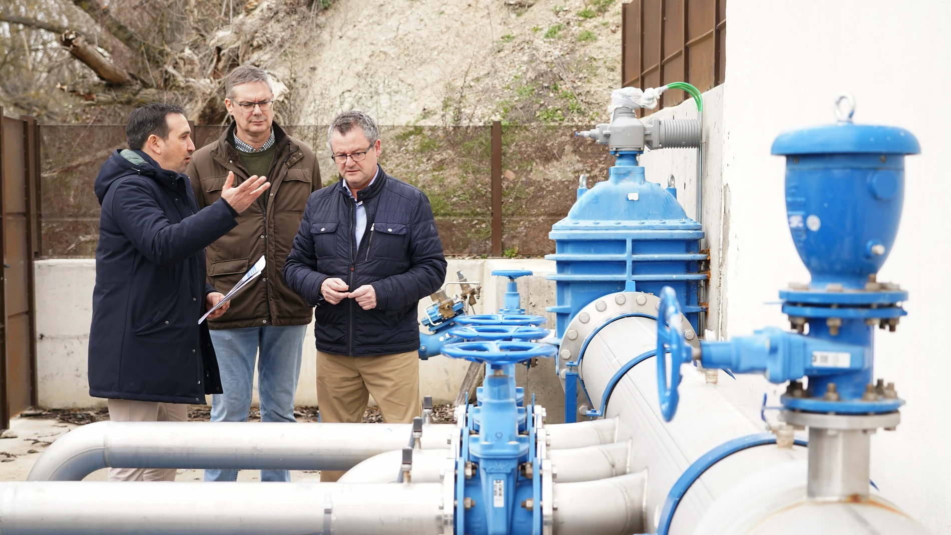 El consejero de Agricultura, Ganadería y Desarrollo Rural, Gerardo Dueñas, visita las obras de modernización del regadío en Valoria la Buena