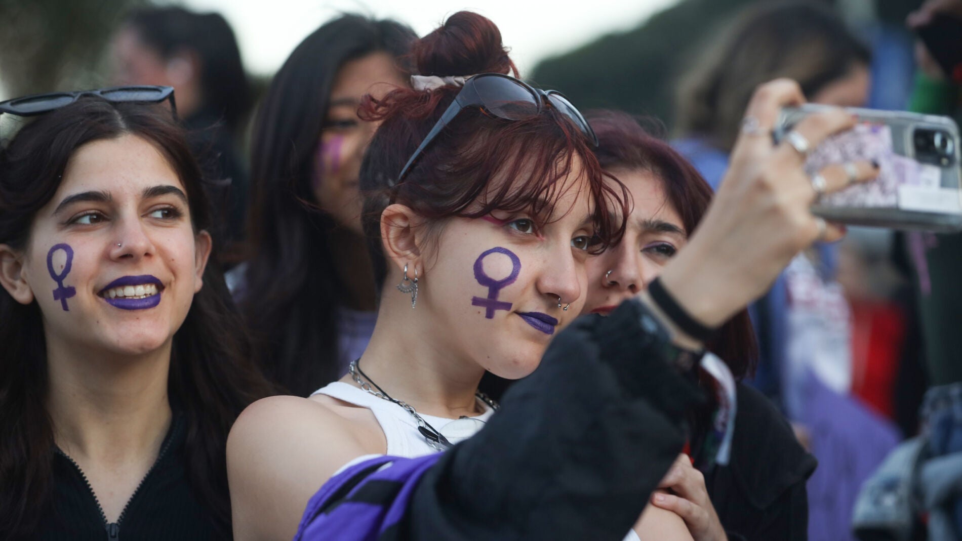 Y el feminismo, aun enfrentado, inundó las calles