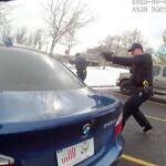Vídeo: cinco policías disparan a bocajarro a un conductor que se negó a identificarse