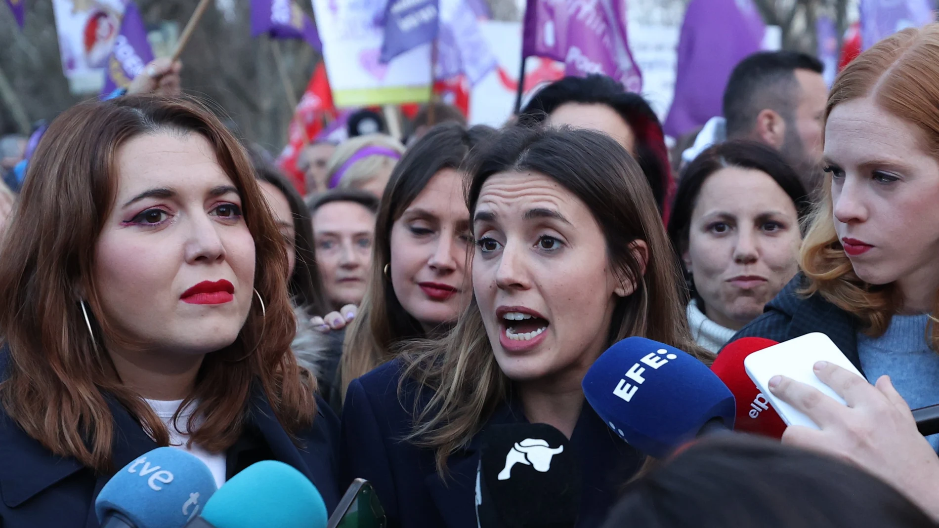 La secretaria de Estado de Igualdad, Ángela Rodríguez; la ministra de Igualdad, Irene Montero, y la secretaria de Estado para la Agenda 2030? , Lilith Vestrynge, en declaraciones a los medios durante la manifestación organizada por la Comisión 8M con motivo del Día de la Mujer