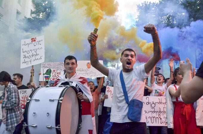 Victoria de los pro-europeos en Georgia tras conseguir que el Gobierno tumbe una ley prorrusa