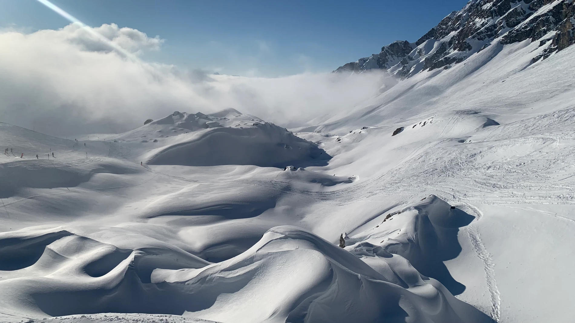 Montañas y fantásticos valles repletos de nieve que parecen no acabarse nunca