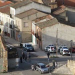  La Guardia Civil irrumpe en busca droga en el barrio del Arrabal del Puente de Ciudad Rodrigo (Salamanca)