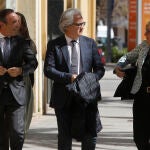 Carlos Pérez-Nievas y Mamen Peris a su llegada a la Diputación de Alicante.