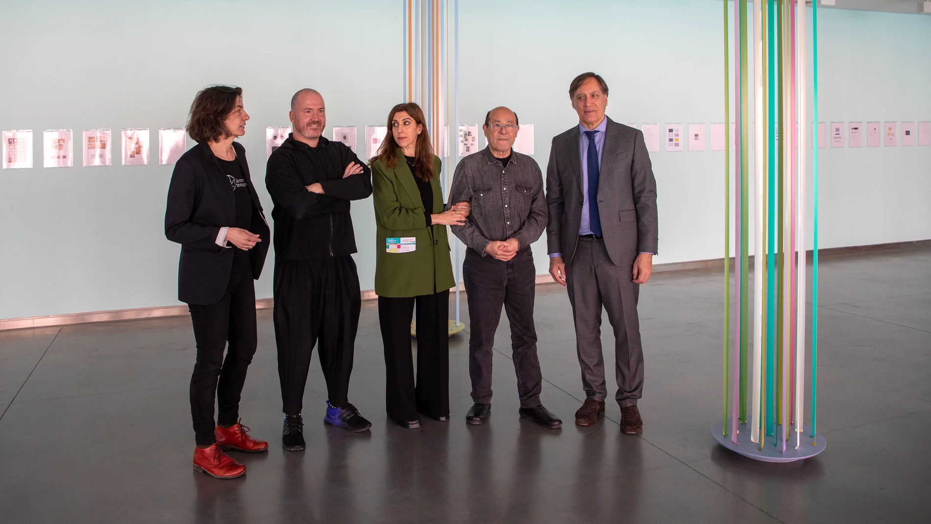 El alcalde de Salamanca, Carlos García Carbayo, el artista japonés Mitsuo Miura, el director del Museo Centro de Arte 2 de Mayo de la Comunidad de Madrid (CA2M), Manuel Segade, y la comisaria Tania Pardo presentan la exposición ‘Casi 1.000 m2 para dos paisajes’