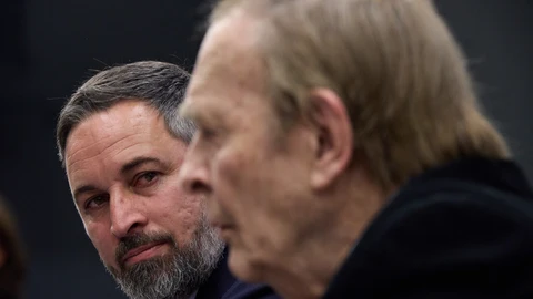 Abascal y Tamames asumen sus discrepancias pero comparten el objetivo de echar a Sánchez de Moncloa y piden ayuda al PP