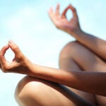 La última tendencia de yoga: practicarlo desnudo