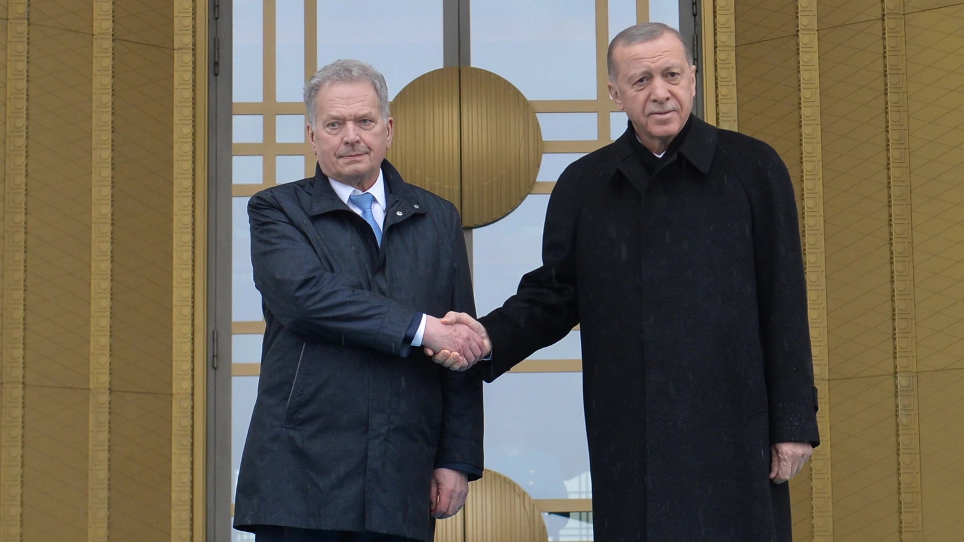 El presidente turco, Recep Tayyip Erdogan, junto a su homólogo finlandés, Sauli Niinisto, en Ankara el 17 de marzo