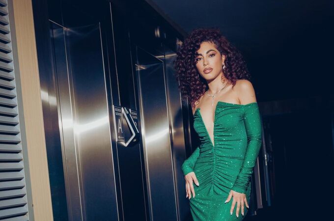 Mina El Hammani vestida por Ana Capel en el Festival de Málaga.