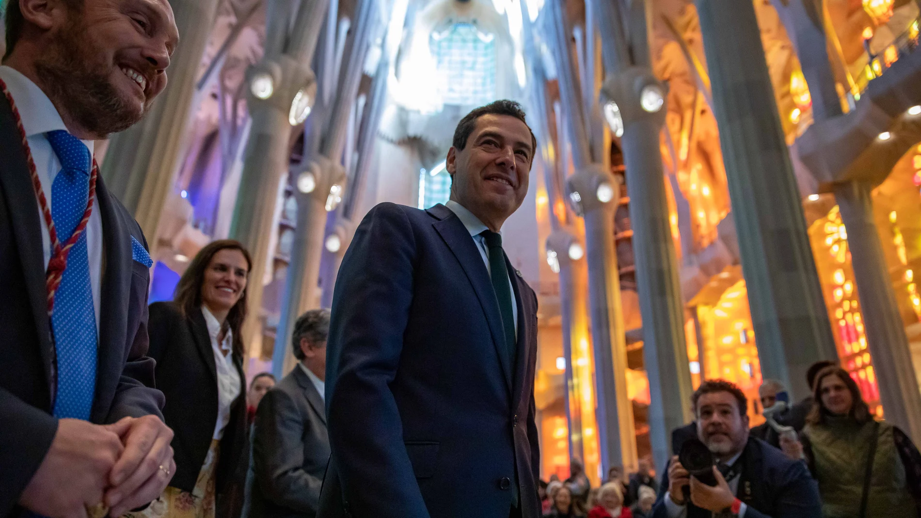 El presidente de la Junta de Andalucía, Juan Manuel Moreno Bonilla, asiste a una misa rociera en la Sagrada Familia, a 18 de marzo de 2023, en Barcelona, Cataluña, (España). El presidente de la Junta asiste a la misa conmemorativa de la 50ª romería del Rocío en Cataluña.
Kike Rincón / Europa Press
18/03/2023