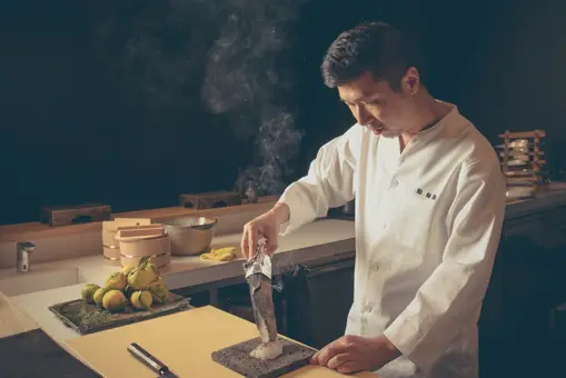 Culto al sushi: el restaurante con lista de espera y estrella Michelin