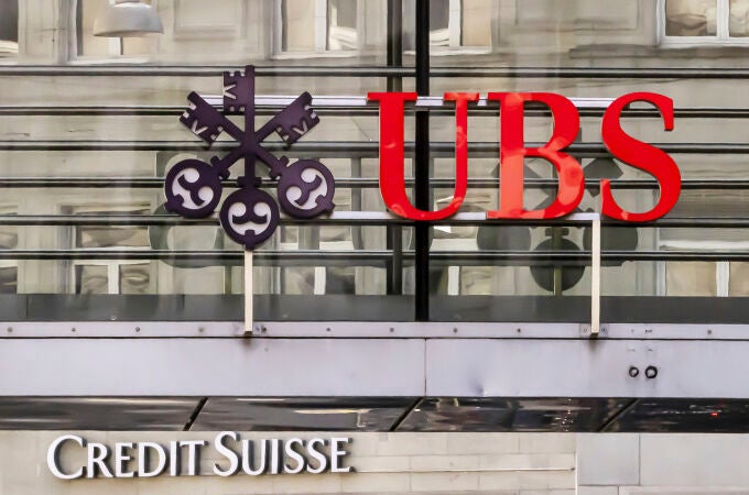 UBS estudia comprar a  su máximo competidor, Credit Suisse