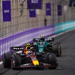 Alonso, a la caza de "Checo" Pérez en el Gran Premio de Arabia Saudí