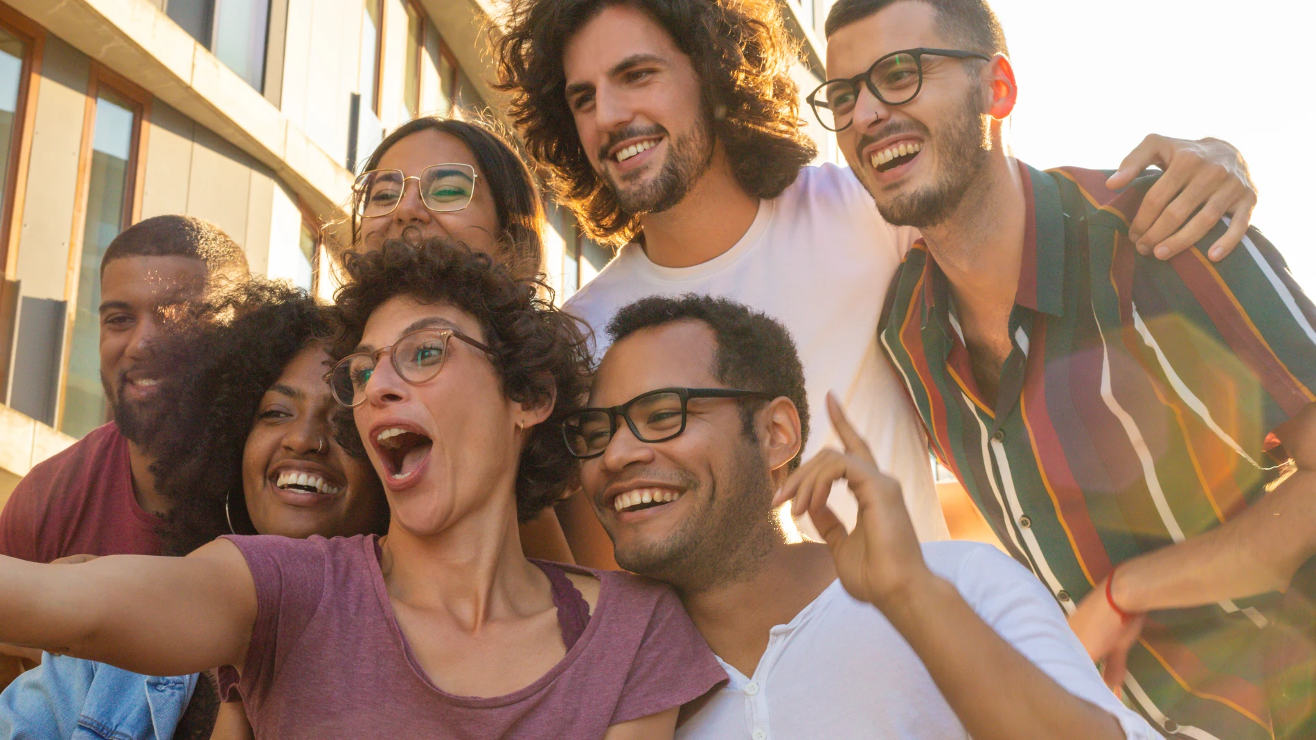 Estudio salud mental España amigos risas