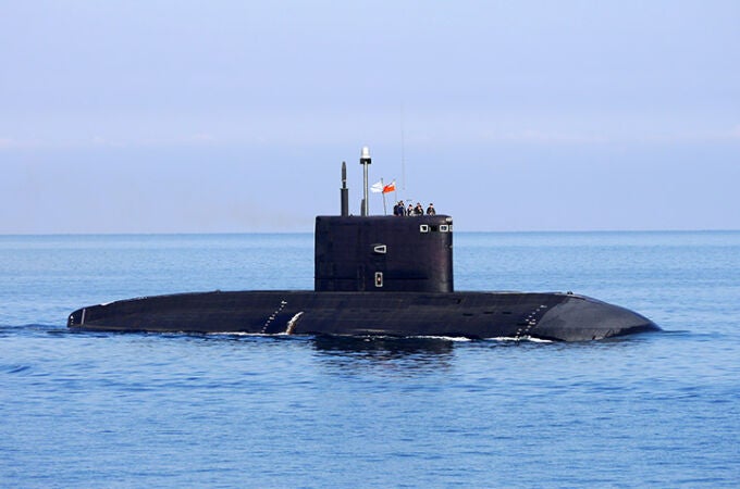 Submarinos rusos disparan torpedos en el Mar Negro cerca de aguas ucranianas durante unos ejercicios