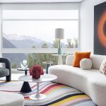 Esta casa es un lienzo en blanco donde el color, el arte y la inspiración setentera son protagonistas