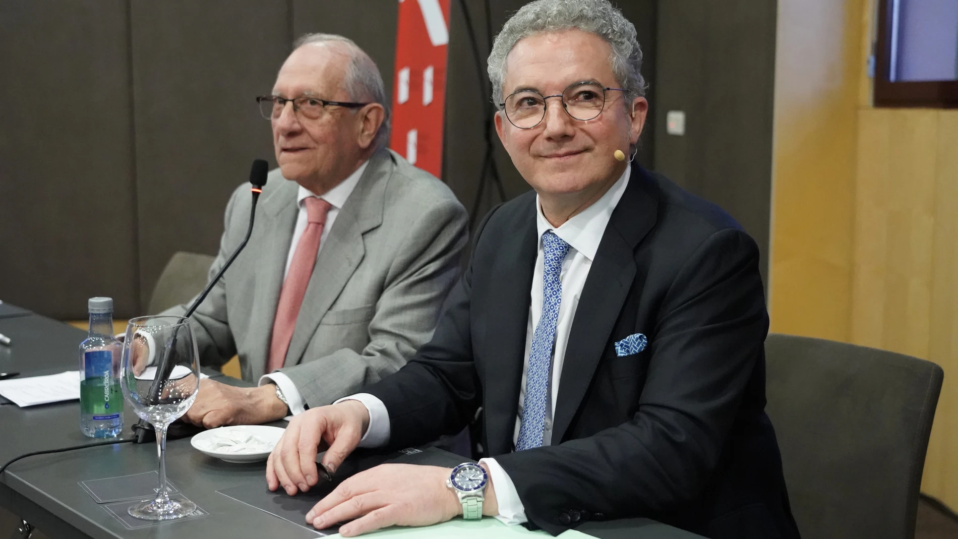 Pedro Palomo junto a Ramón Mateos, durante el foro de la Fundación Schola y el Foro de Empresarios