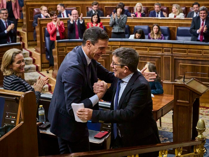 Pedro Sánchez y Patxi López celebran el fracaso de la moción de censura