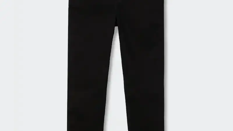 Pantalones de Mango. 