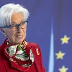 BCE.- Lagarde insta a empresas y trabajadores a repartirse la carga de los costes y evitar una espiral de inflación