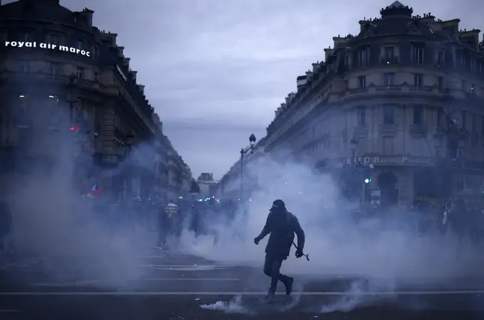 La calle intensifica su pulso a Macron con nuevos disturbios: 
