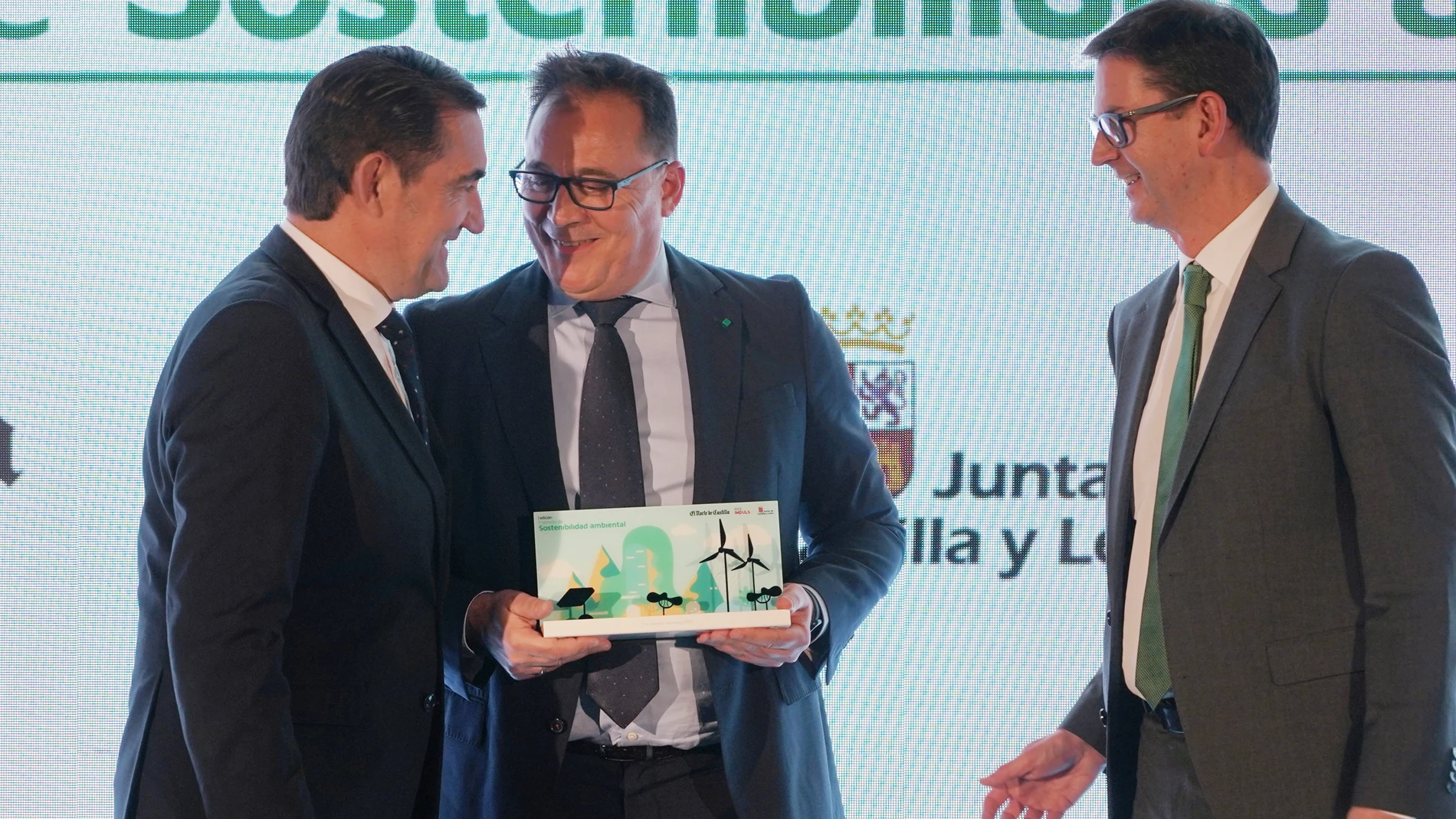 Suárez-Quiñones entrega el Premio de Sostenibilidad Ambiental a la Azucarera Acor