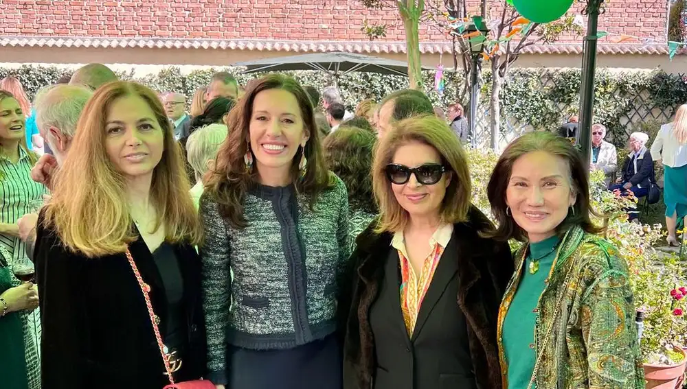 Nasrin Zhiyan, María Eugenia Carballedo, Massumeh y Carolina Chavarri