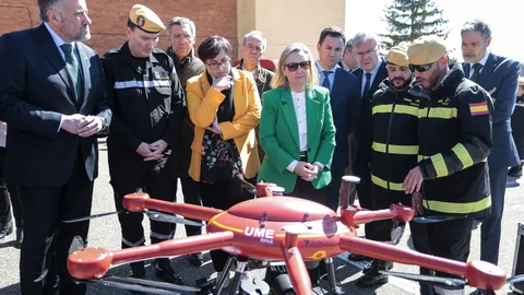 La secretaria de Estado de Defensa, María Amparo Valcarce, presenta la nueva Unidad de Drones de la Unidad Militar de Emergencias acompañada de autoridades civiles del ámbito estatal, autonómico y local y de autoridades militares del Ejército de Tierra y del Ejército de Aire