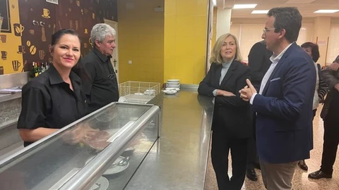 Cafetería de un centro de mayores en Leganés, al que acudió la consejera madrileña