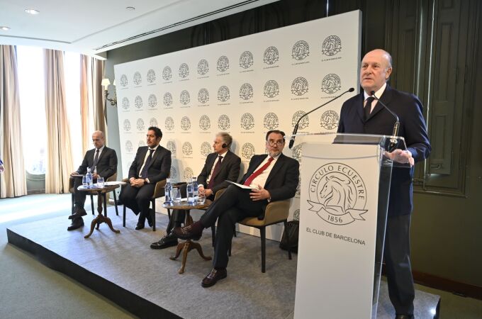 Expertos en energía avalan la propuesta de reforma eléctrica de Bruselas frente al planteamiento intervencionista de España
