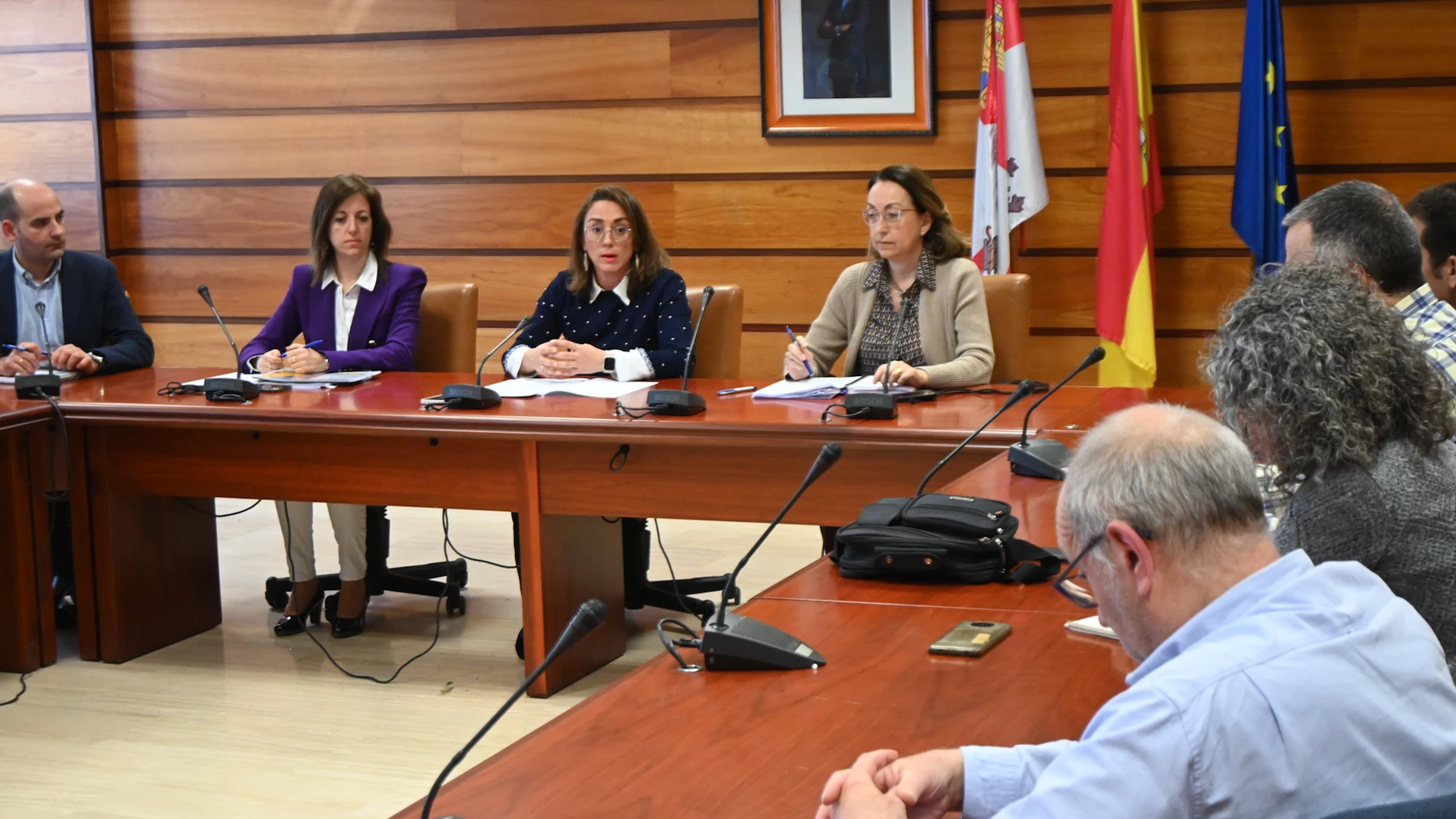 Reunión de la consejera con los agentes sociales