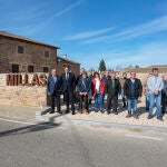 Suárez-Quiñones inaugura la nueva plaza en este pequeño municipio leonés