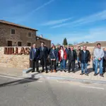Suárez-Quiñones inaugura la nueva plaza en este pequeño municipio leonés