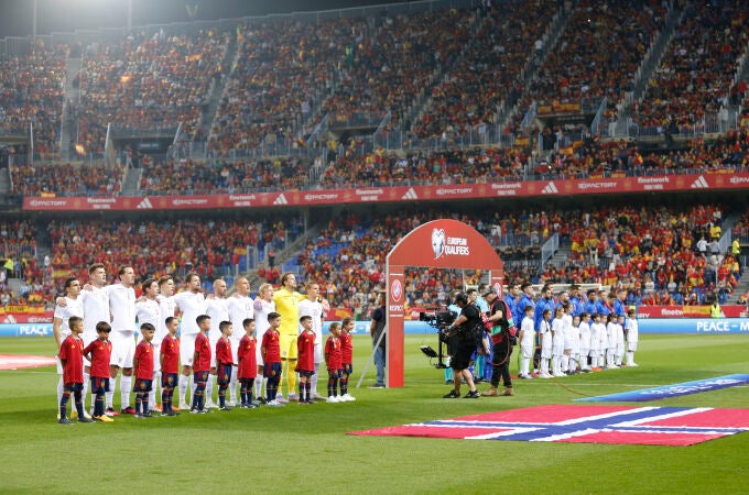 España y Noruega, antes del comienzo del partido