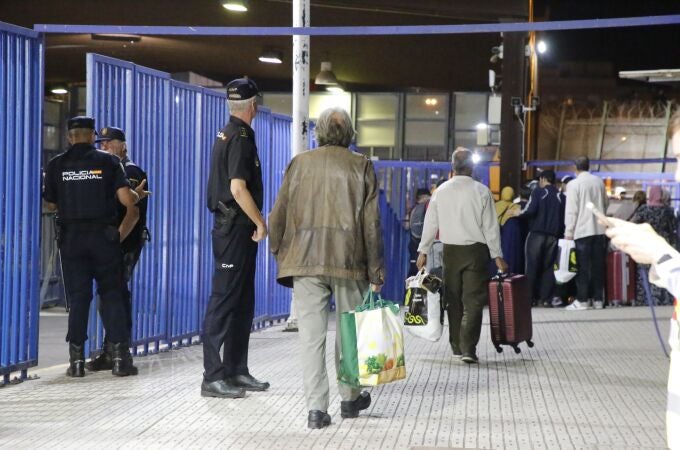 Paso fronterizo de Beni-Enzar, el más importante de los cuatro que conectan España y Marruecos en Melilla