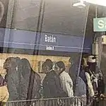 Una reyerta entre bandas en la estación de Batán obliga a cortar la Línea 10 del Metro