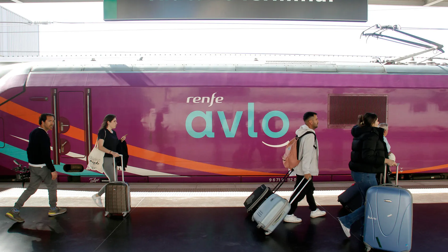 Los trenes AVE de bajo coste de Renfe llegan a Alicante de Madrid por primera vez.