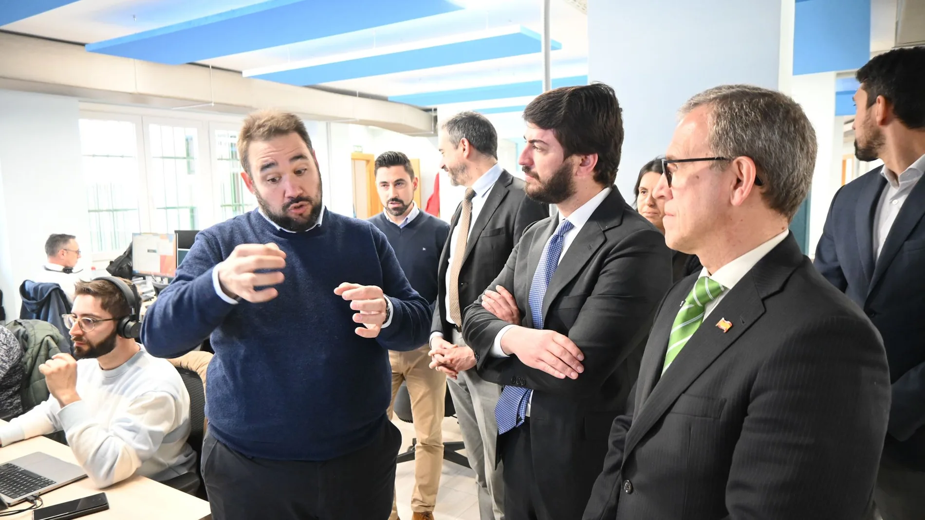 García-Gallardo, durante su visita a la empresa Zunder, en Palencia