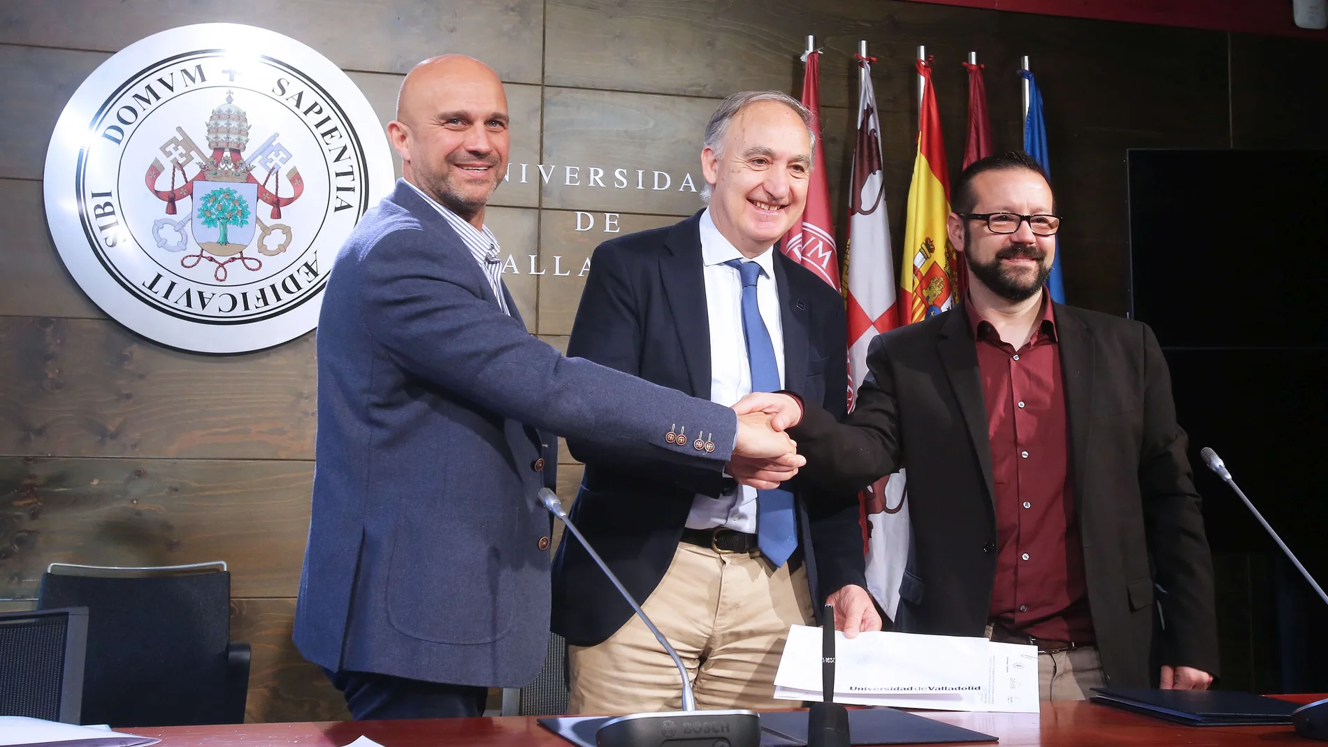 Firma del acuerdo entre la Universidad de Valladolid, Aeice y Santa María la Real