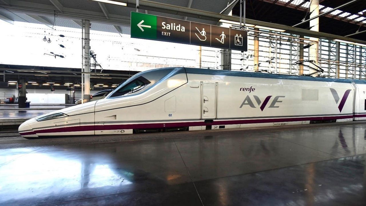Viajar en tren a París es muy barato de esta nueva forma y Renfe va a responder 45 Merca2.es La influencia de Trenitalia en el mercado francés