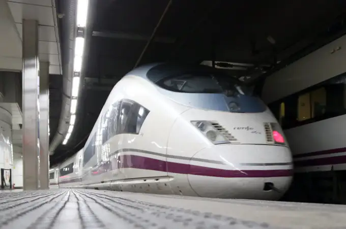 Segundo tren del AVE atrapado por una avería en la estación de Sants de Barcelona en apenas 12 horas 