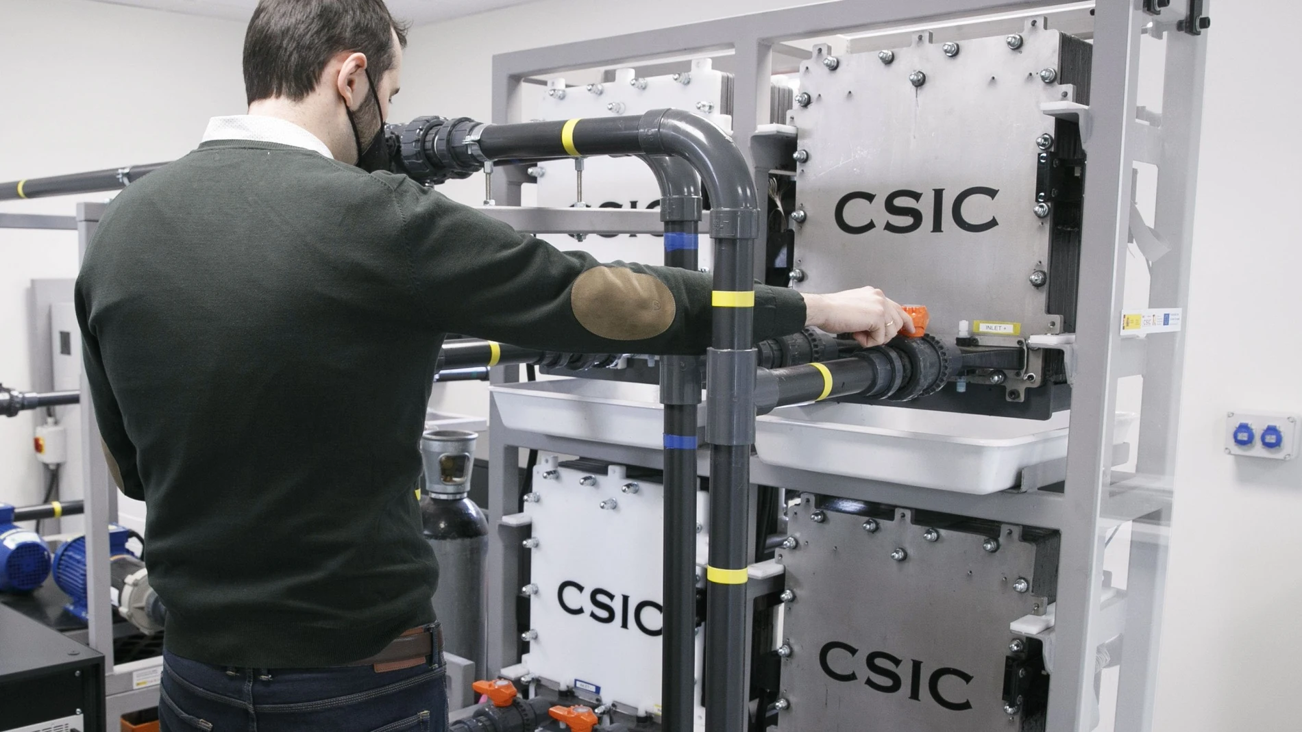 El CSIC ha presentado en el Instituto de Carboquímica de Zaragoza su prototipo de batería de vanadio para el almacenamiento de energía eléctrica a gran escala.