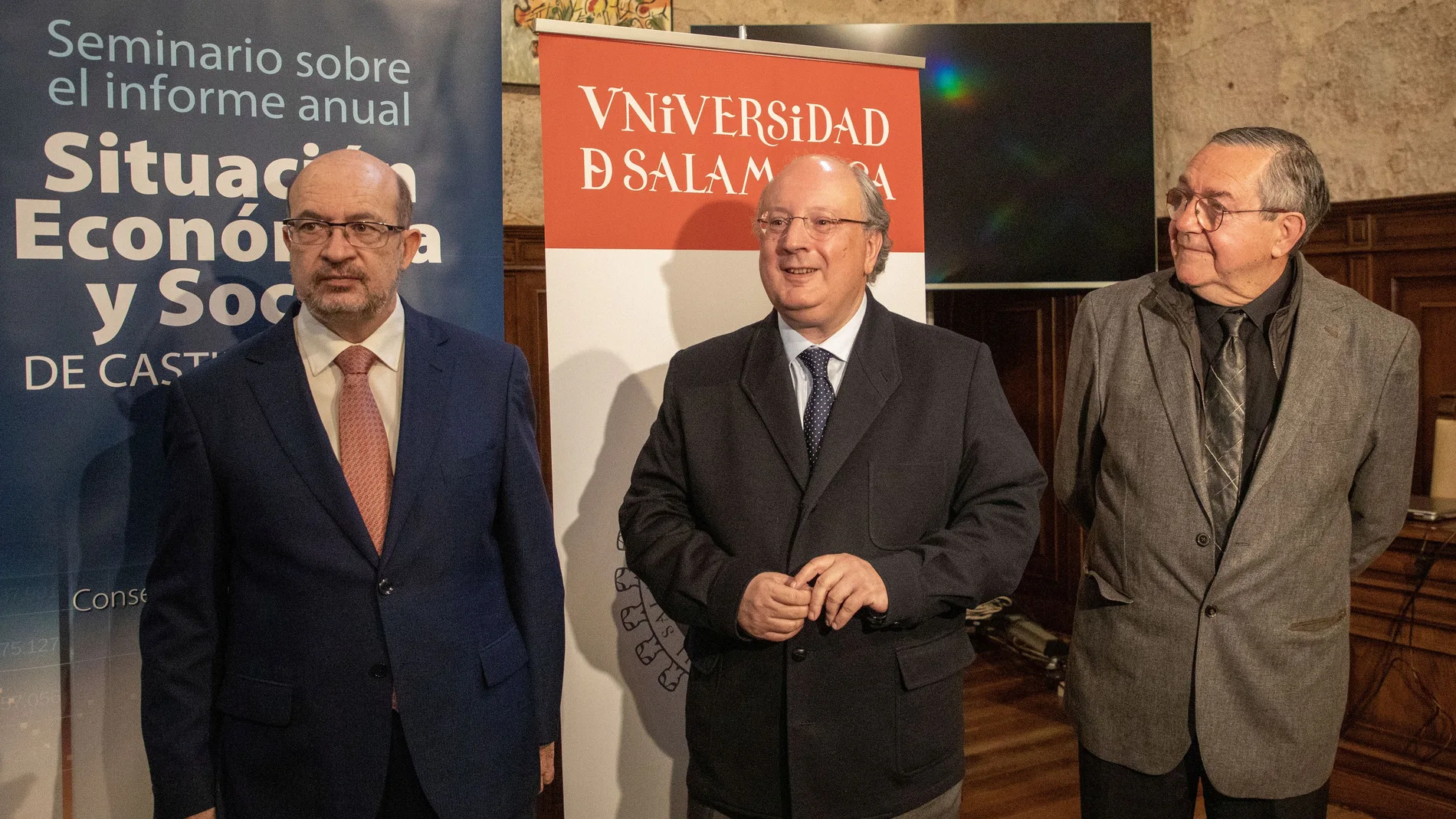 El presidente del CES, Enrique Cabero, junto a José Luis Rojo, catedrático de la Uva, antes del seminario en la Usal