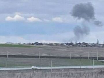 Fuertes explosiones en una base aérea de bombarderos rusos Su-27M en Crimea