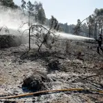 Trabajos de extinción en el incendio de Castellón