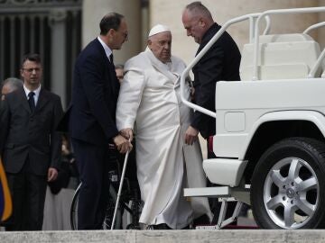 El Papa no acudirá al Coliseo para el Via Crucis y lo seguirá en el Vaticano