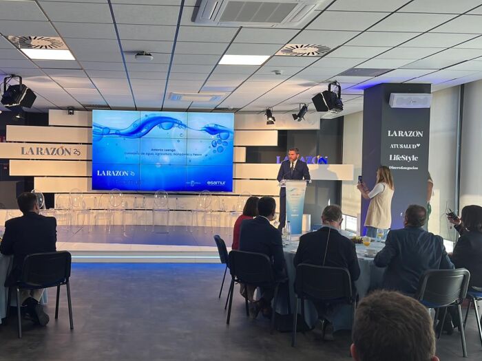 El consejero de Agua, Antonio Luengo, en el Foro Esamur que acoge LA RAZÓN